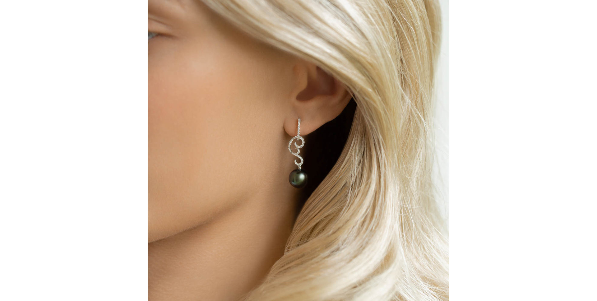 Diamond earrings with Pearl Dagon