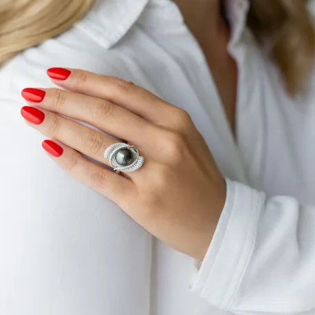 Diamond ring with Pearl Midnight Pearl