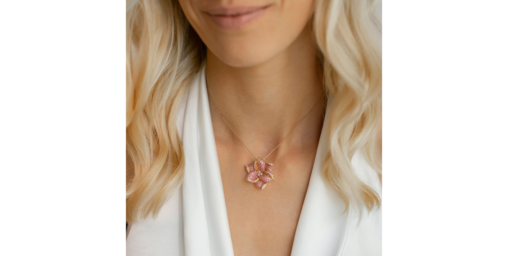 Diamond pendant with Sapphire Blooming Glory