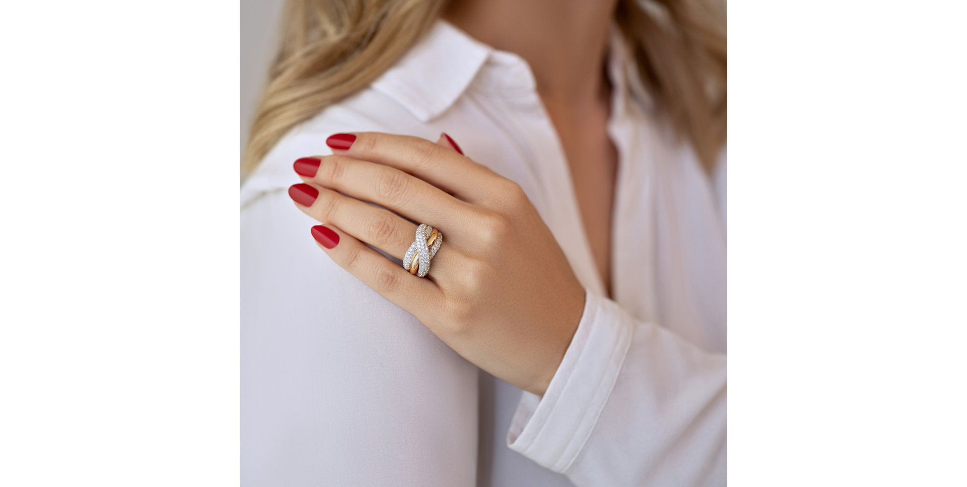 Diamond ring Pink Academia