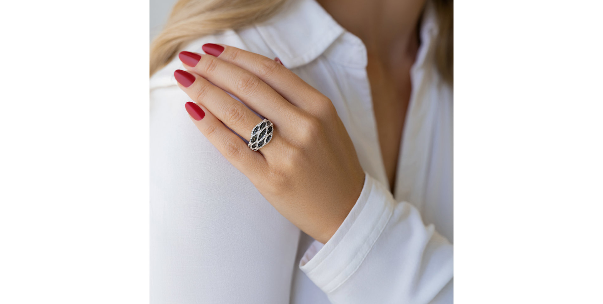Ring with black and white diamonds Rufuel