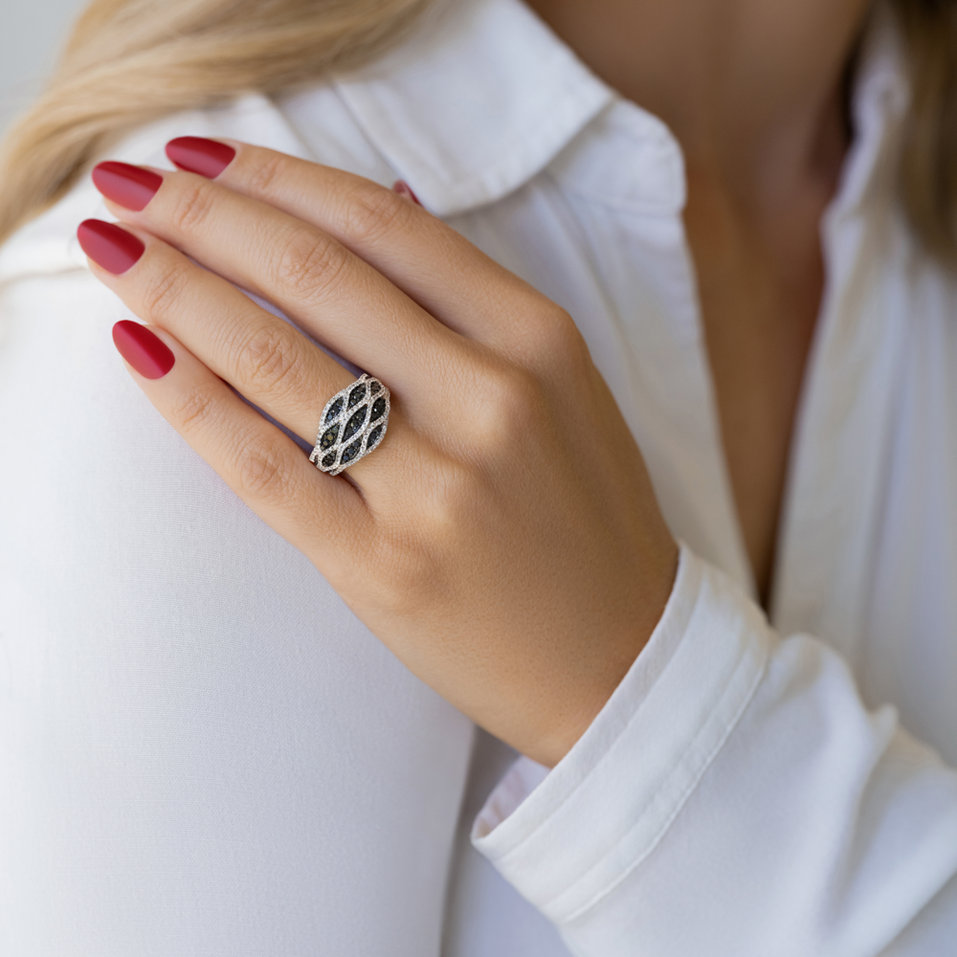 Ring with black and white diamonds Rufuel