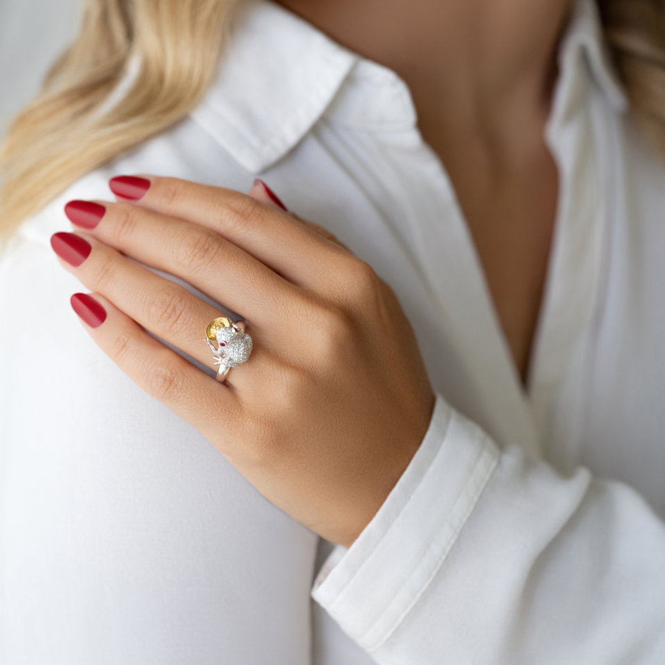 Diamond ring with Sapphire and Ruby Elegant Frog