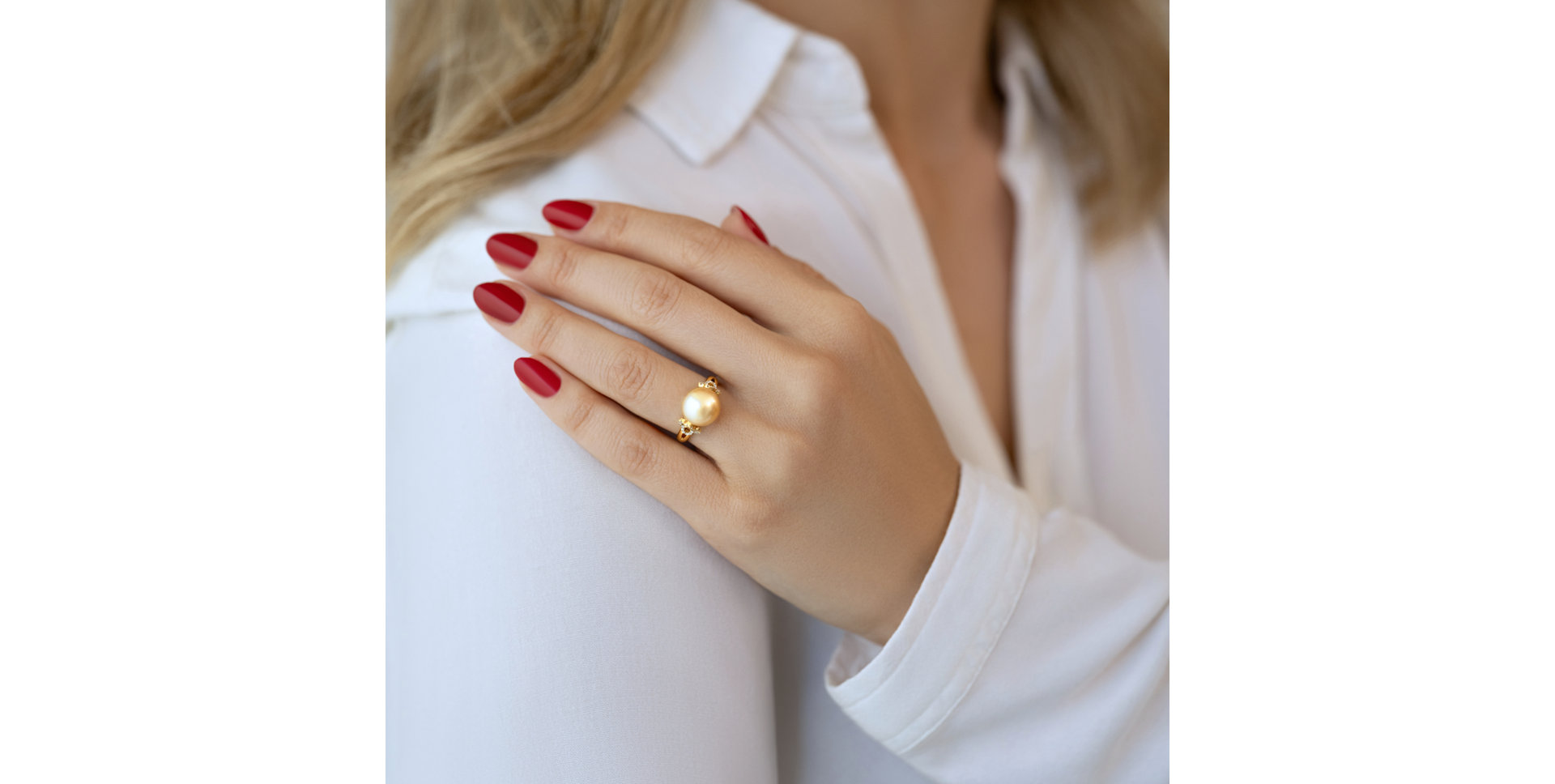 Diamond ring with Pearl Sea Energy