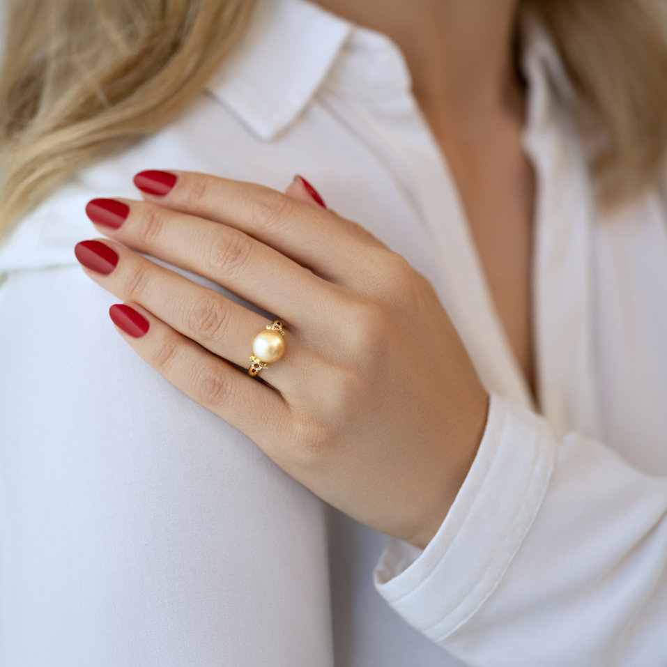 Diamond ring with Pearl Sea Energy