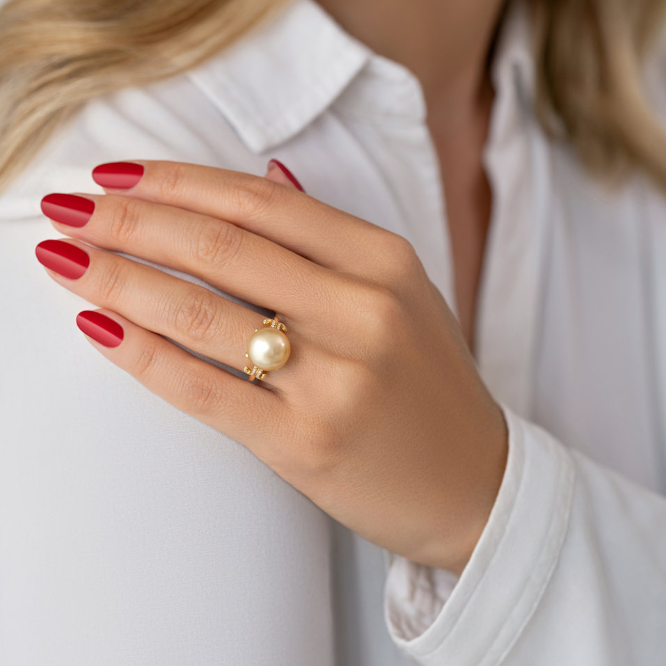 Diamond ring with Pearl Alaw