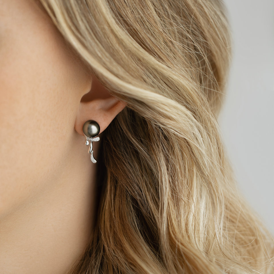 Diamond earrings with Pearl Eligio