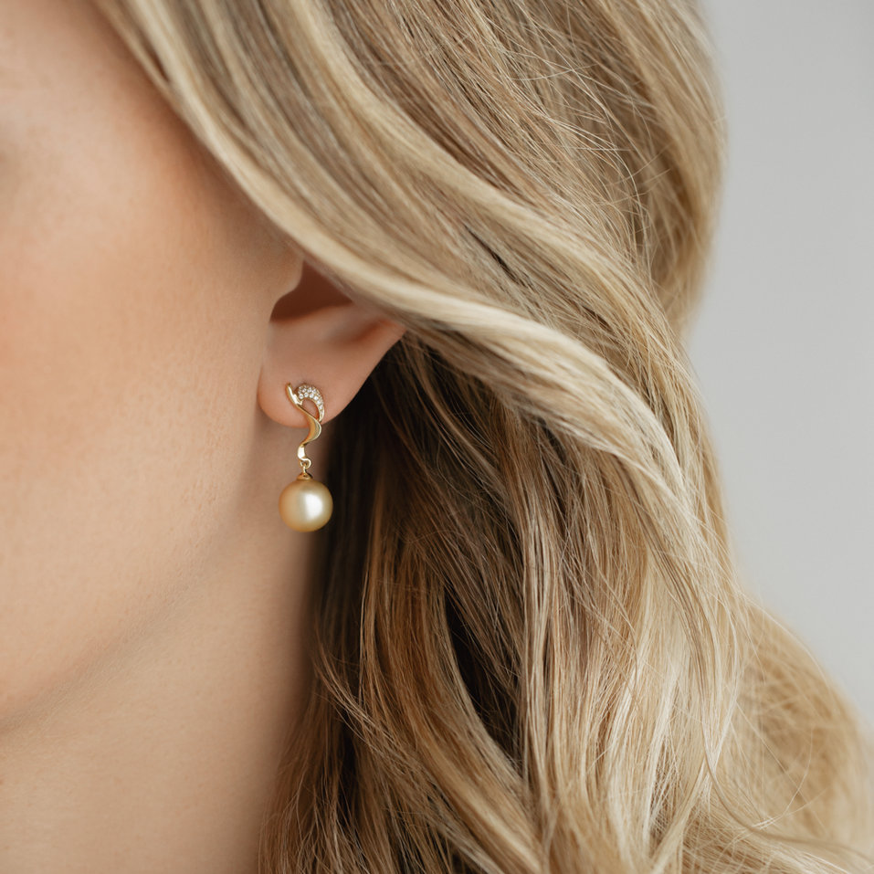 Diamond earrings with Pearl Jafet Sin