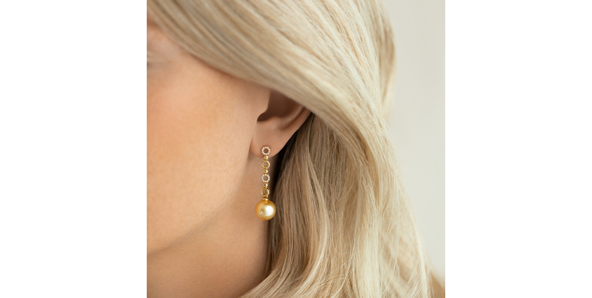 Diamond earrings with Pearl Breena