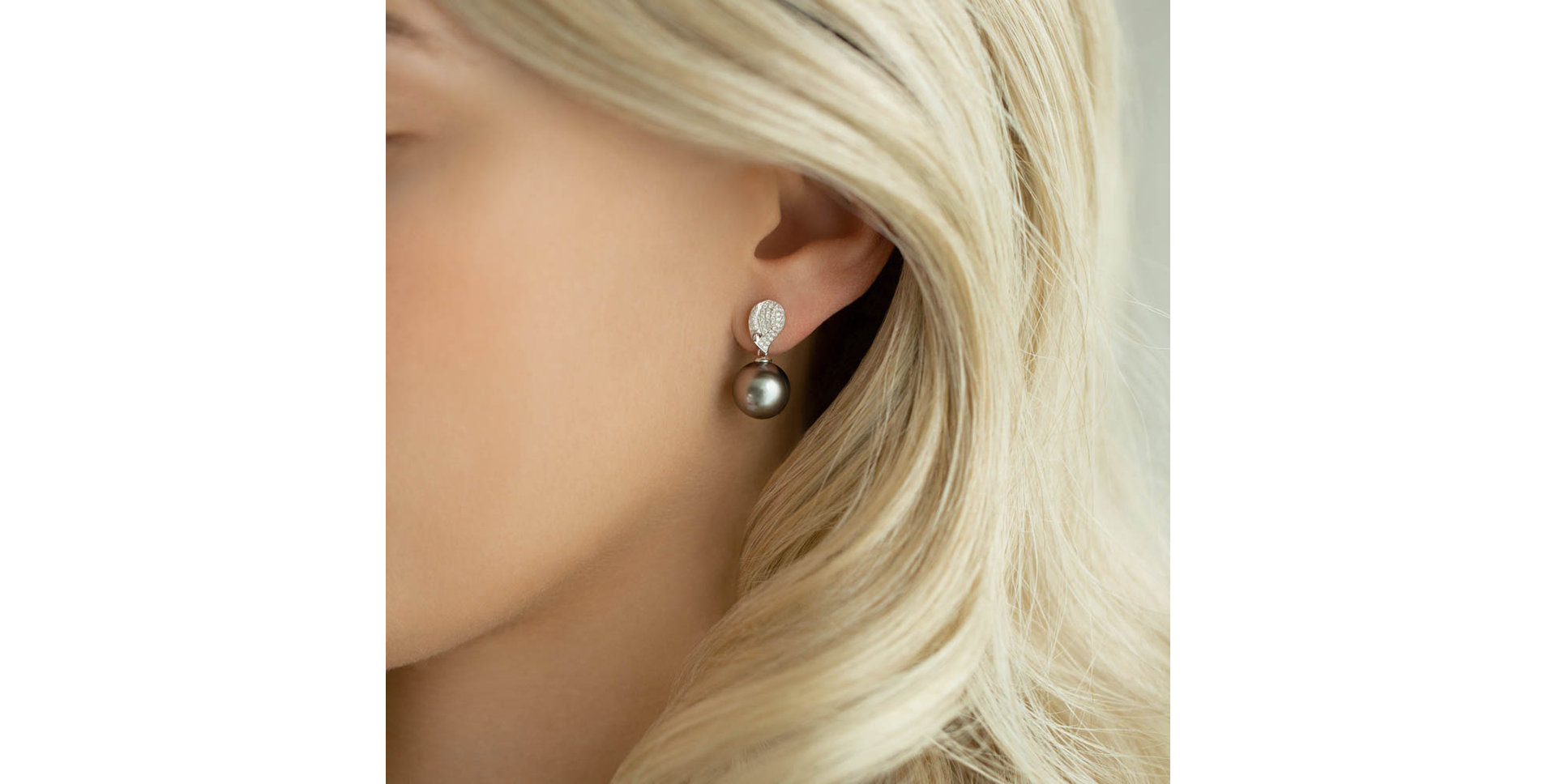 Diamond earrings with Pearl Ocean Reflection