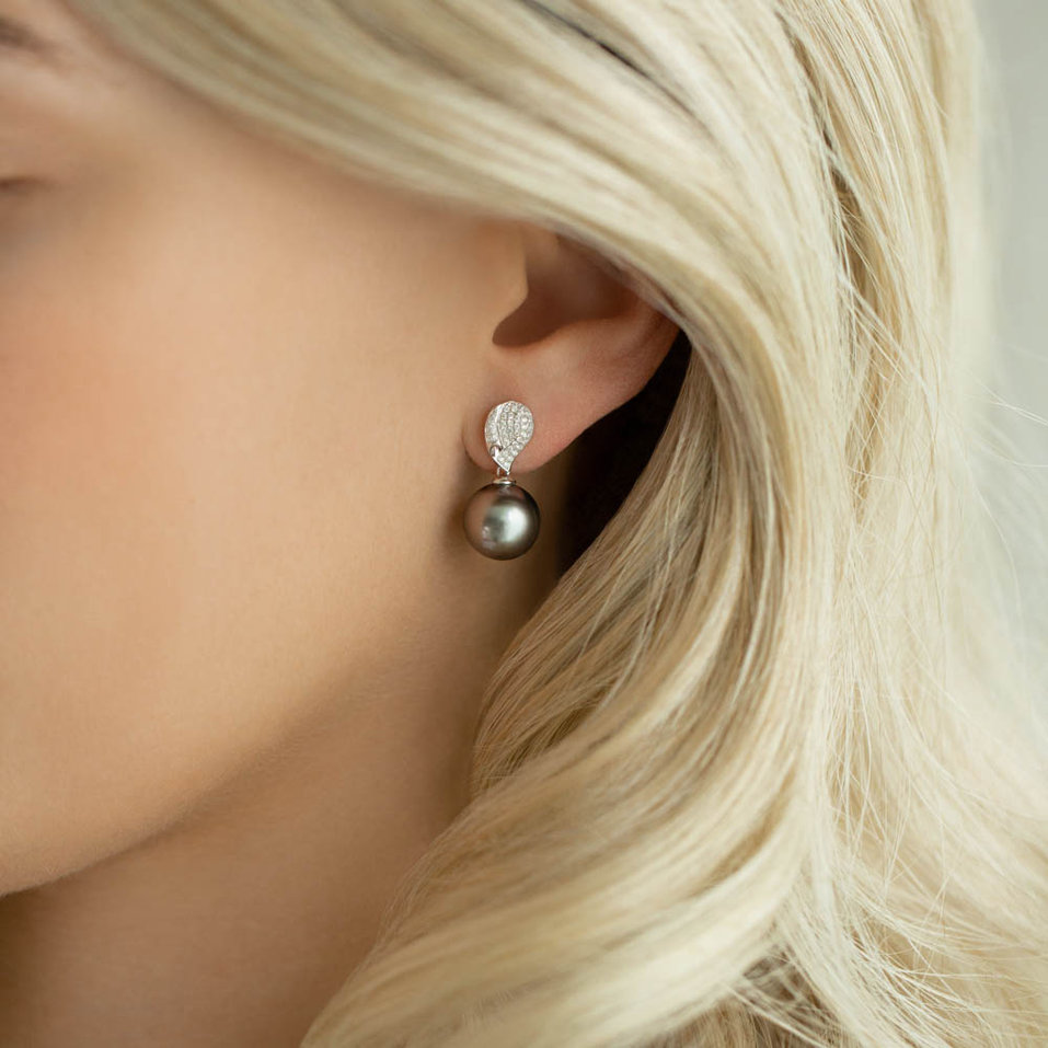 Diamond earrings with Pearl Ocean Reflection