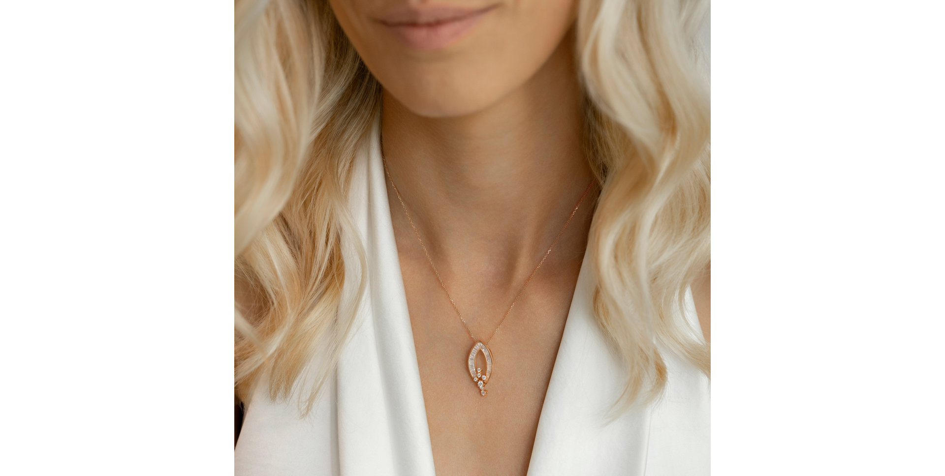 Diamond pendant Amusing Caitlin