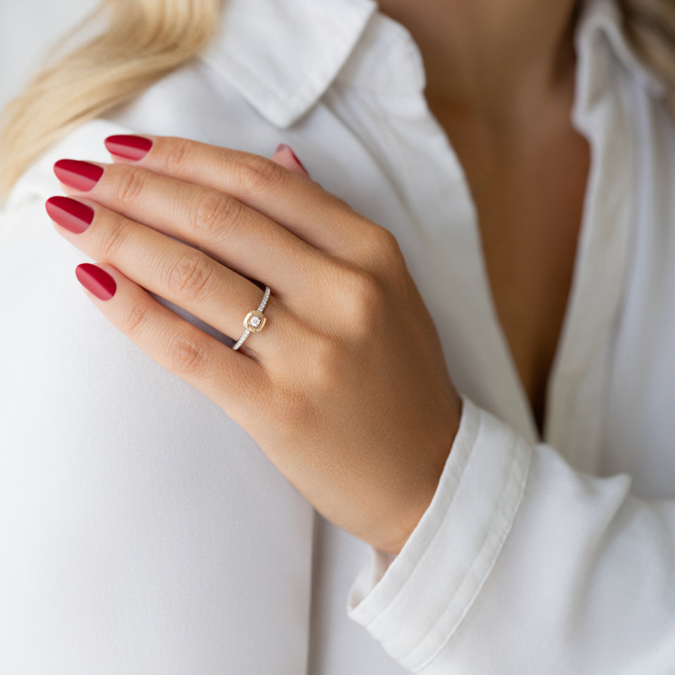 Diamond ring Holding Swing