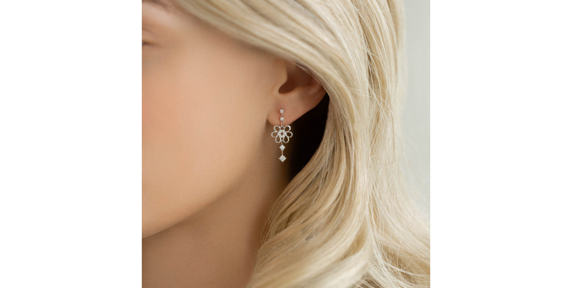 Diamond earrings Fitting Flowers