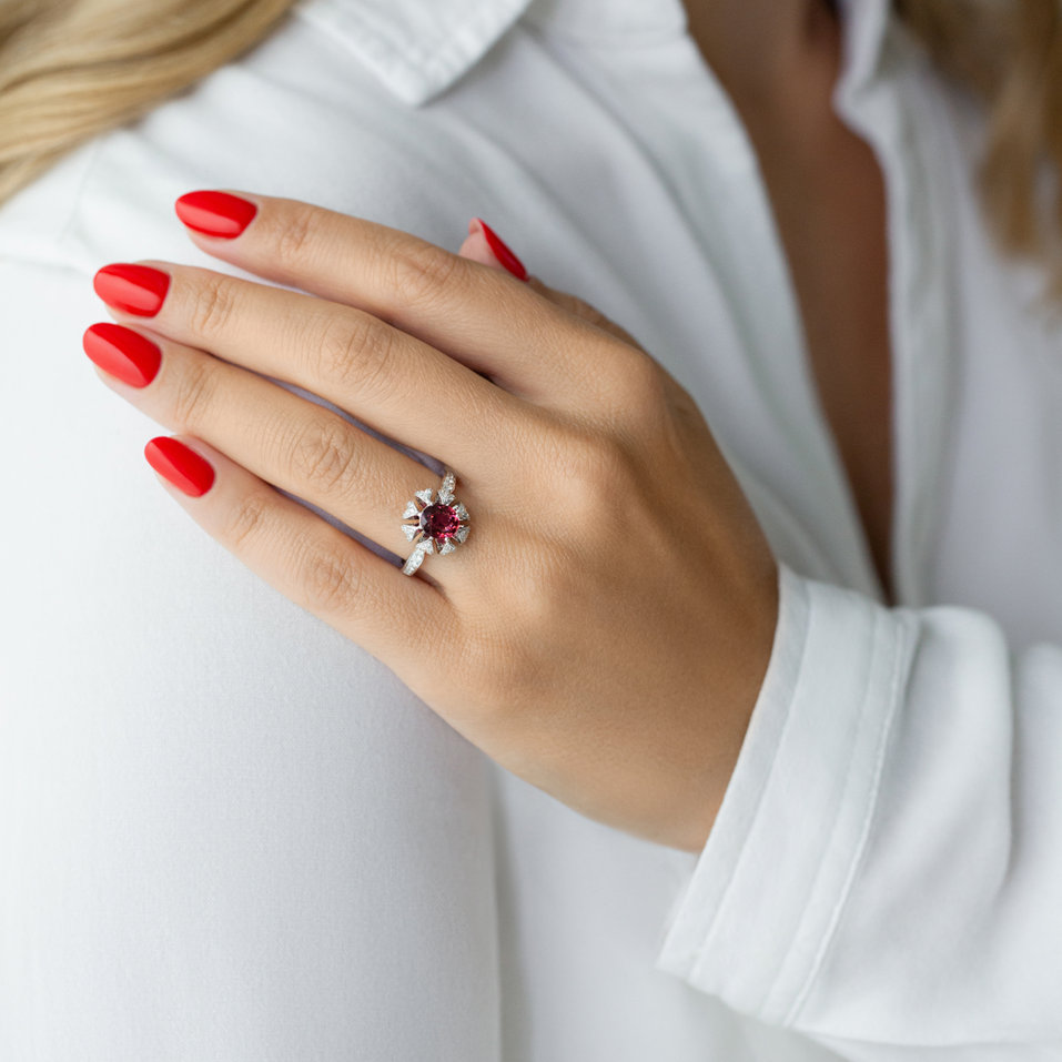 Diamond ring with Tourmalíne Passion Gentility