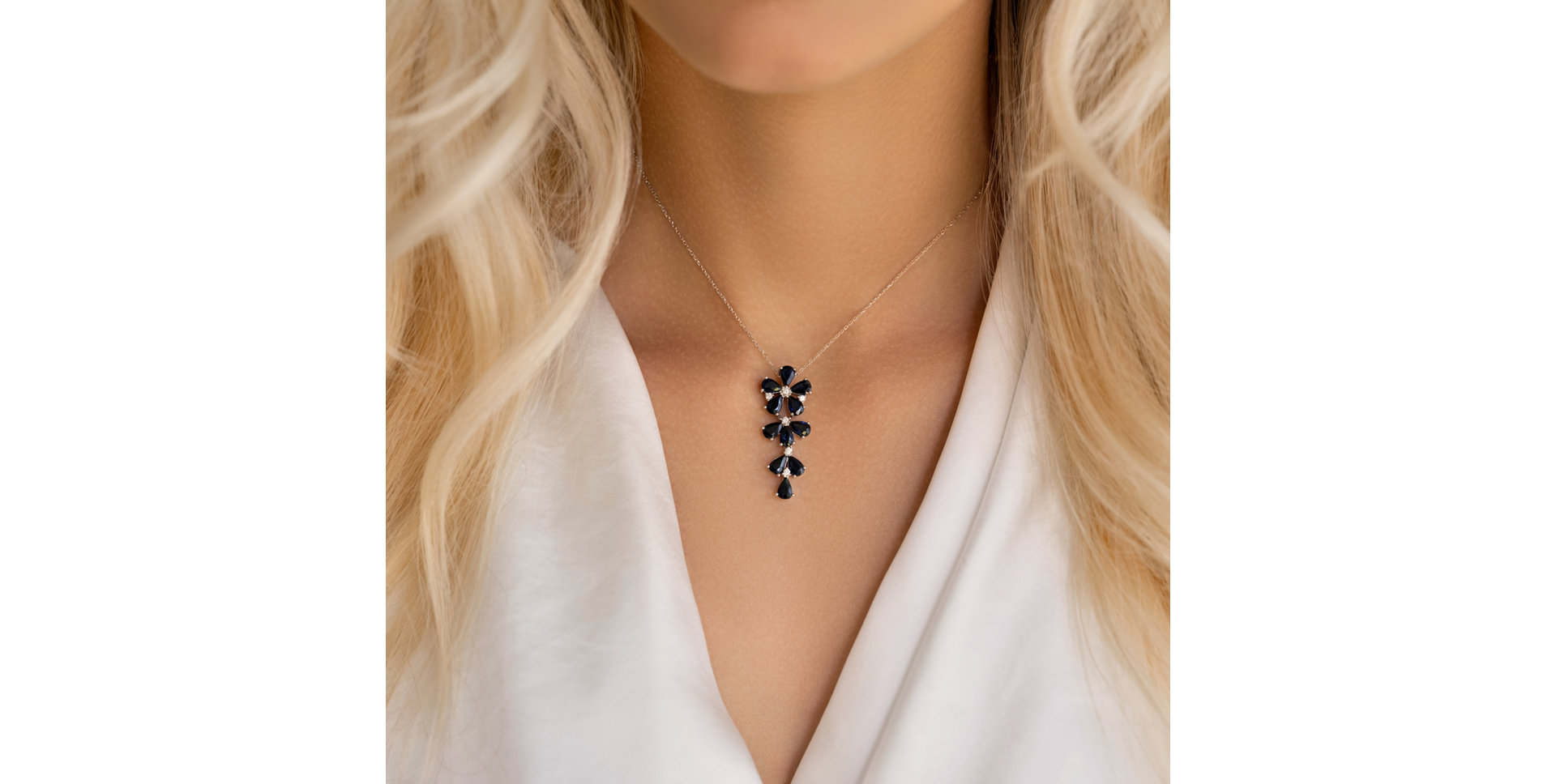 Diamond pendant with Sapphire Reagan