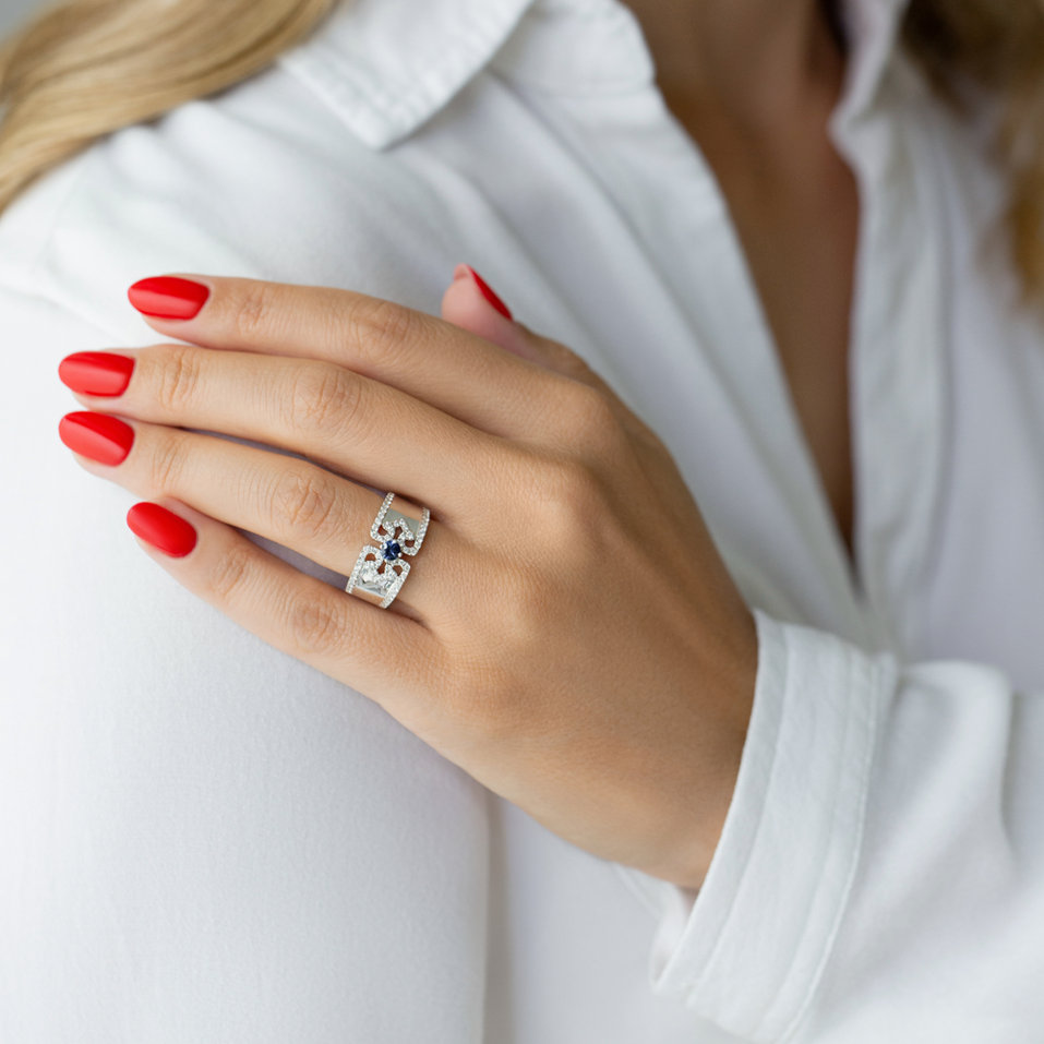 Diamond ring with Sapphire Royal Sapphire