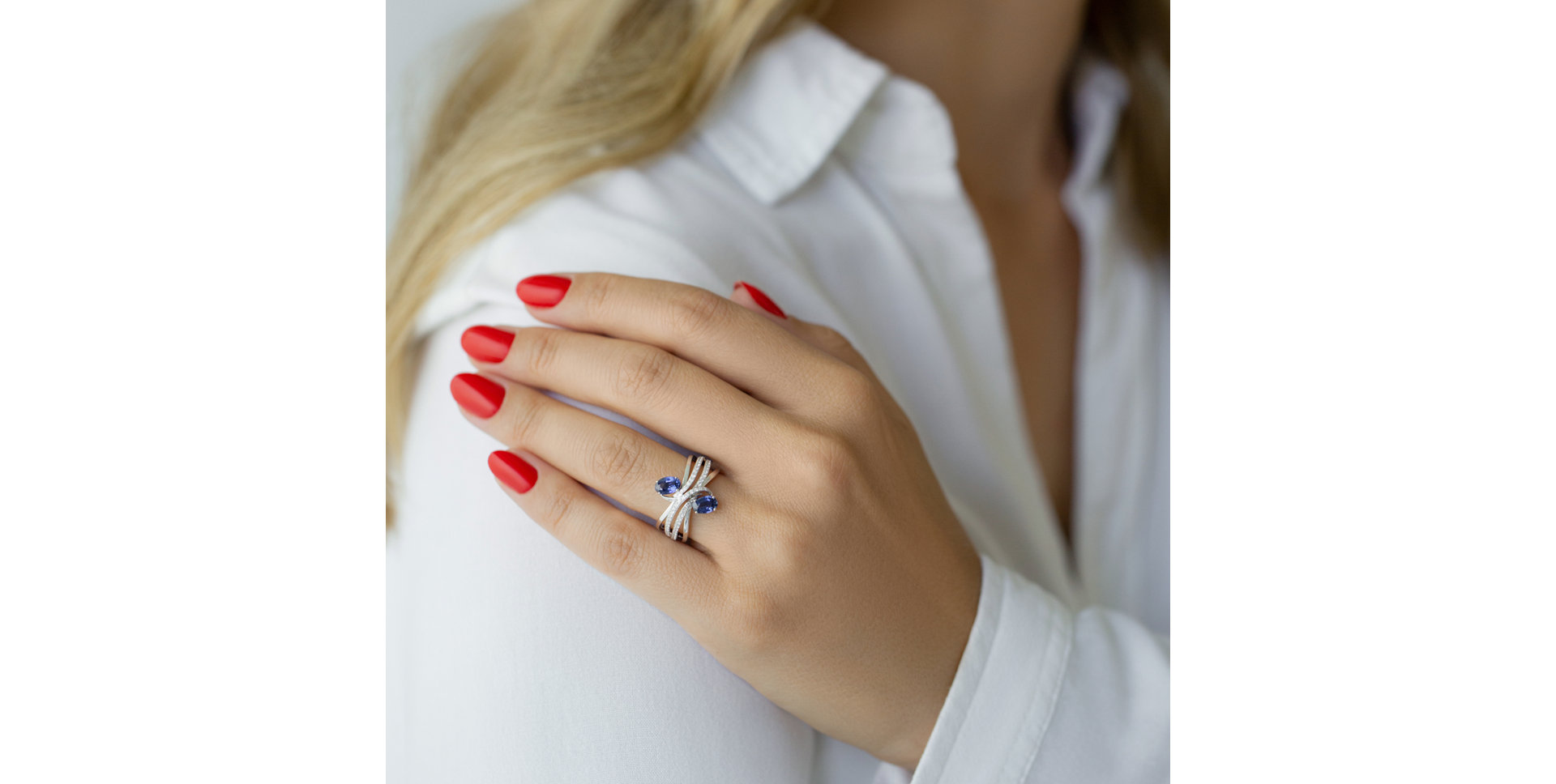Diamond ring with Sapphire Tuva