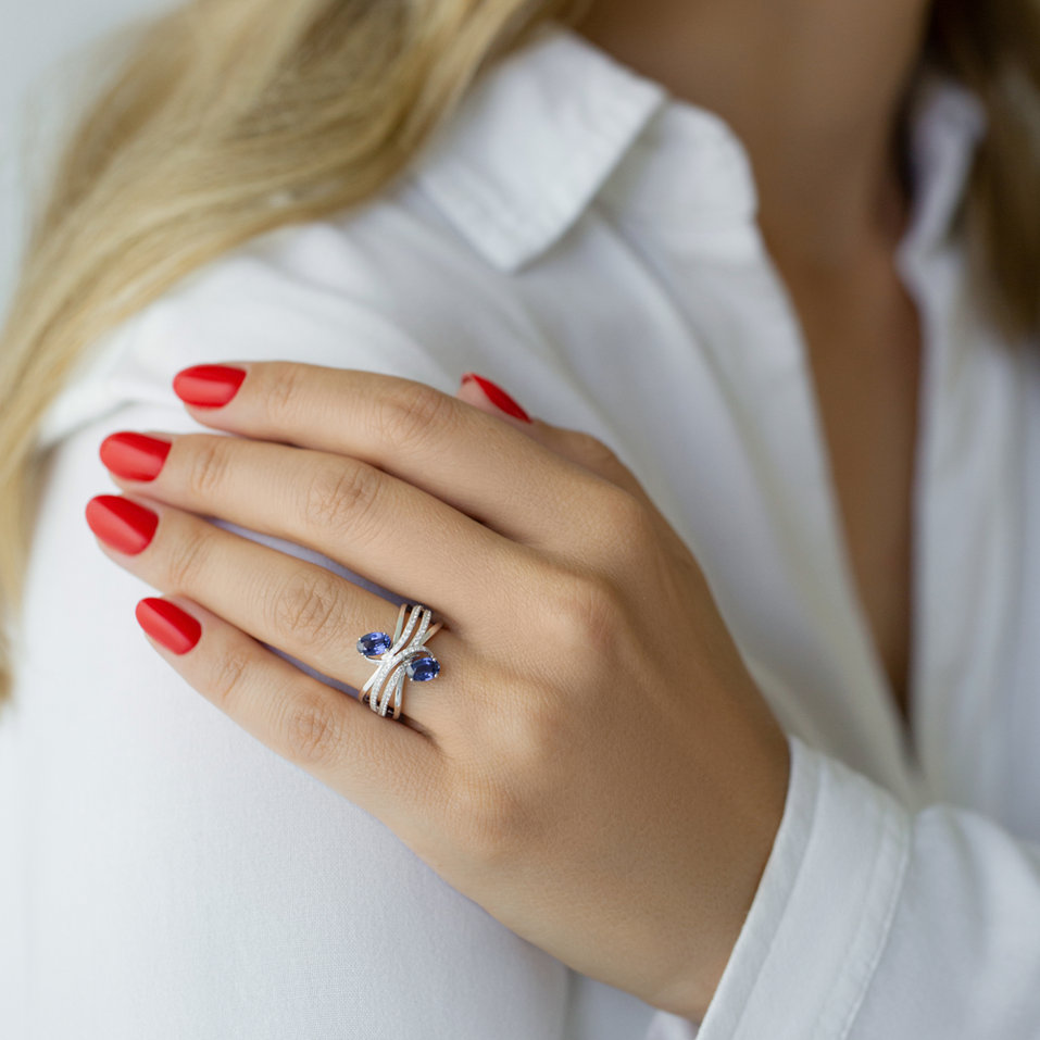 Diamond ring with Sapphire Tuva
