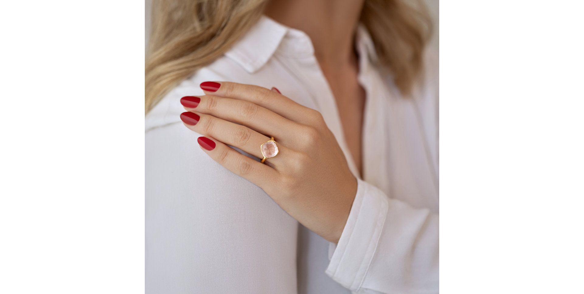 Diamond ring with Rose Quartz Rose's Whisper