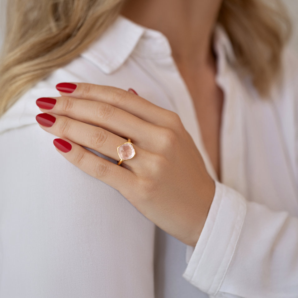 Diamond ring with Rose Quartz Rose's Whisper