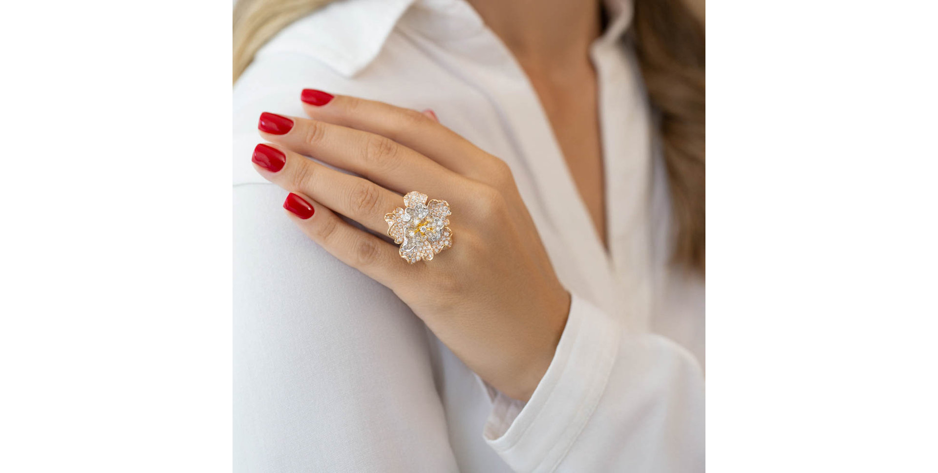 Diamond ring Queen of Camellia