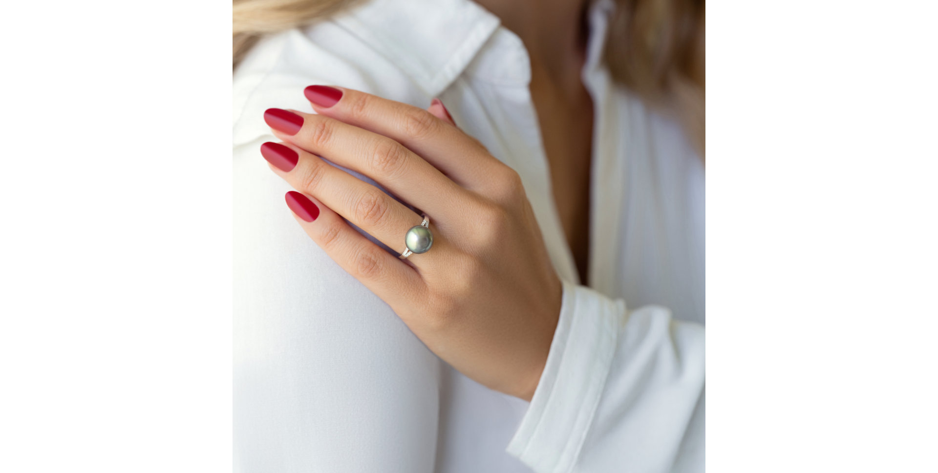 Diamond ring with Pearl Deep Dark Sea