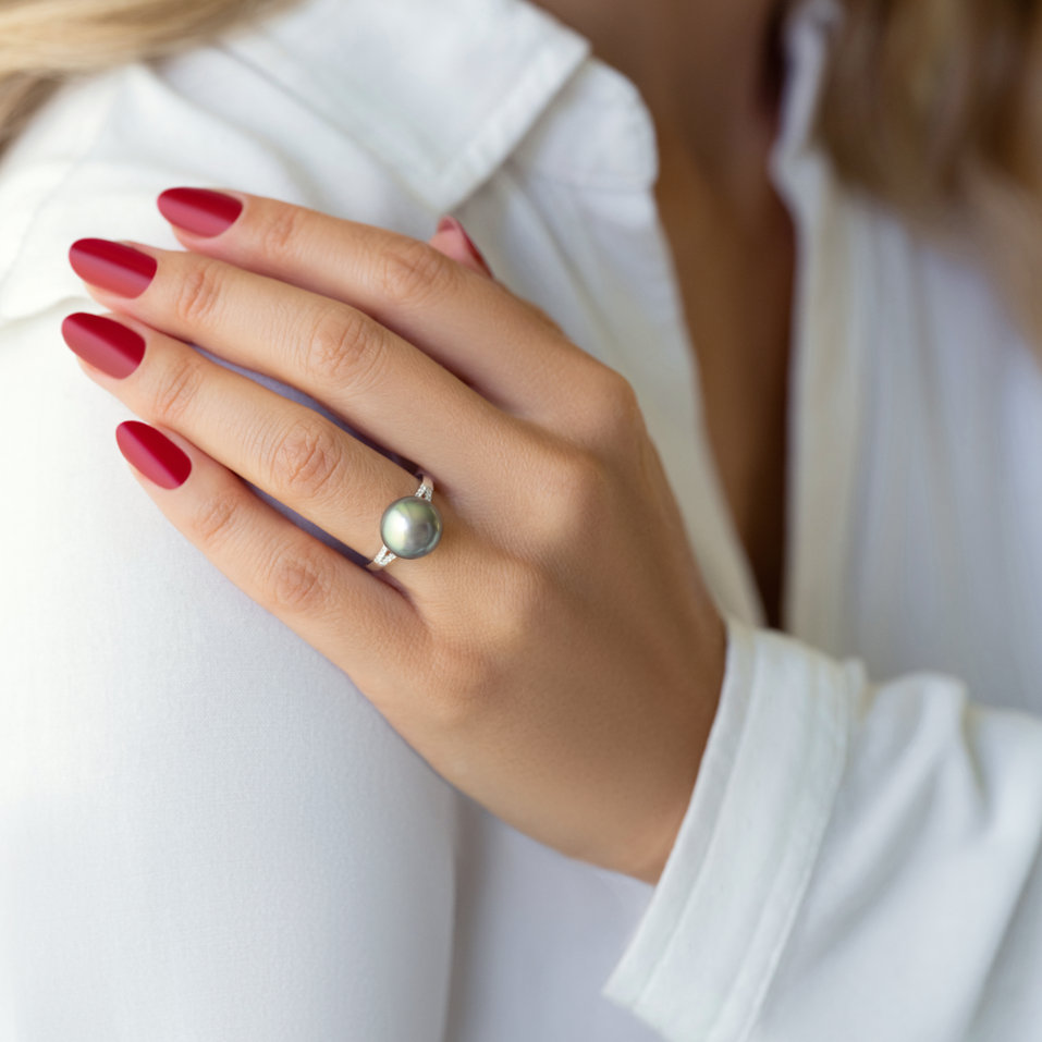 Diamond ring with Pearl Deep Dark Sea
