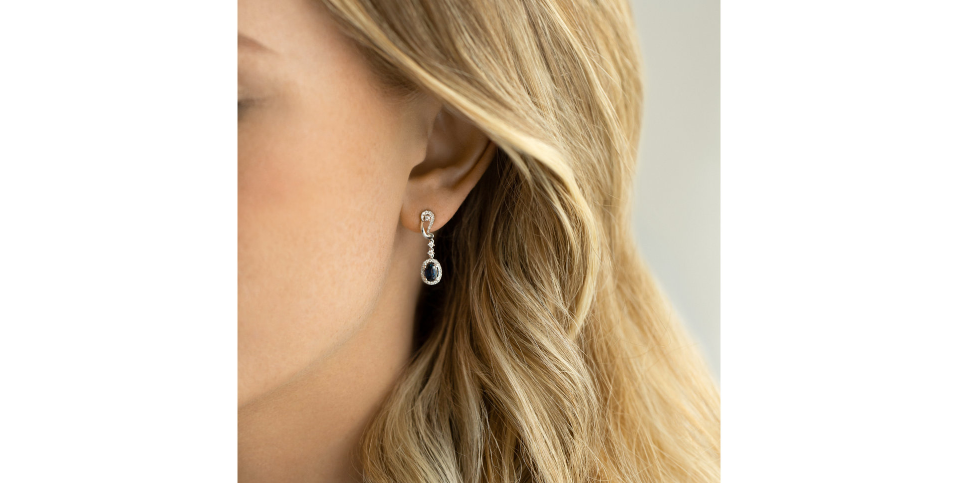 Diamond earrings with Sapphire Vesper night