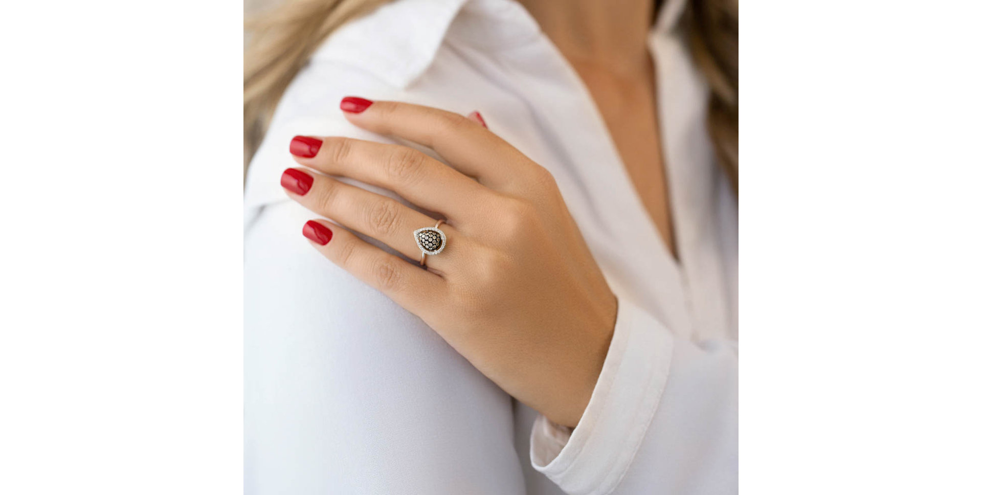 Ring with black and white diamonds Divine Brilliance