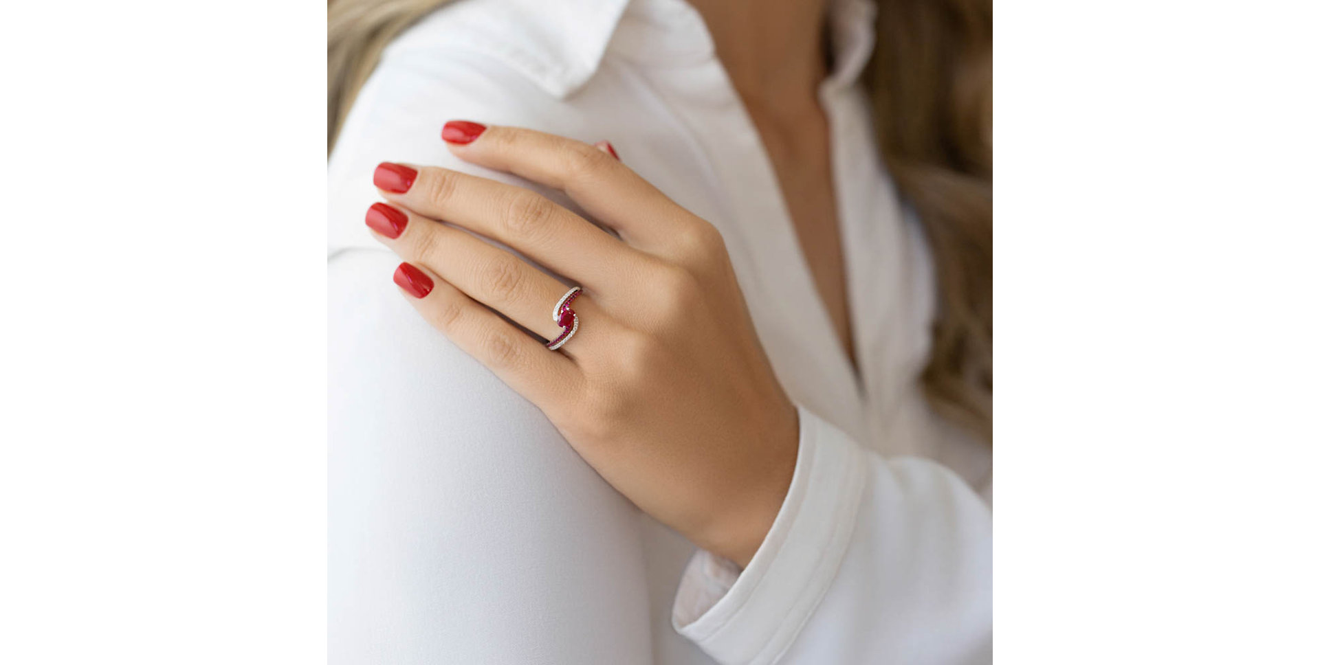 Diamond ring with Ruby Orlee