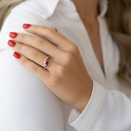 Diamond ring with Ruby Orlee