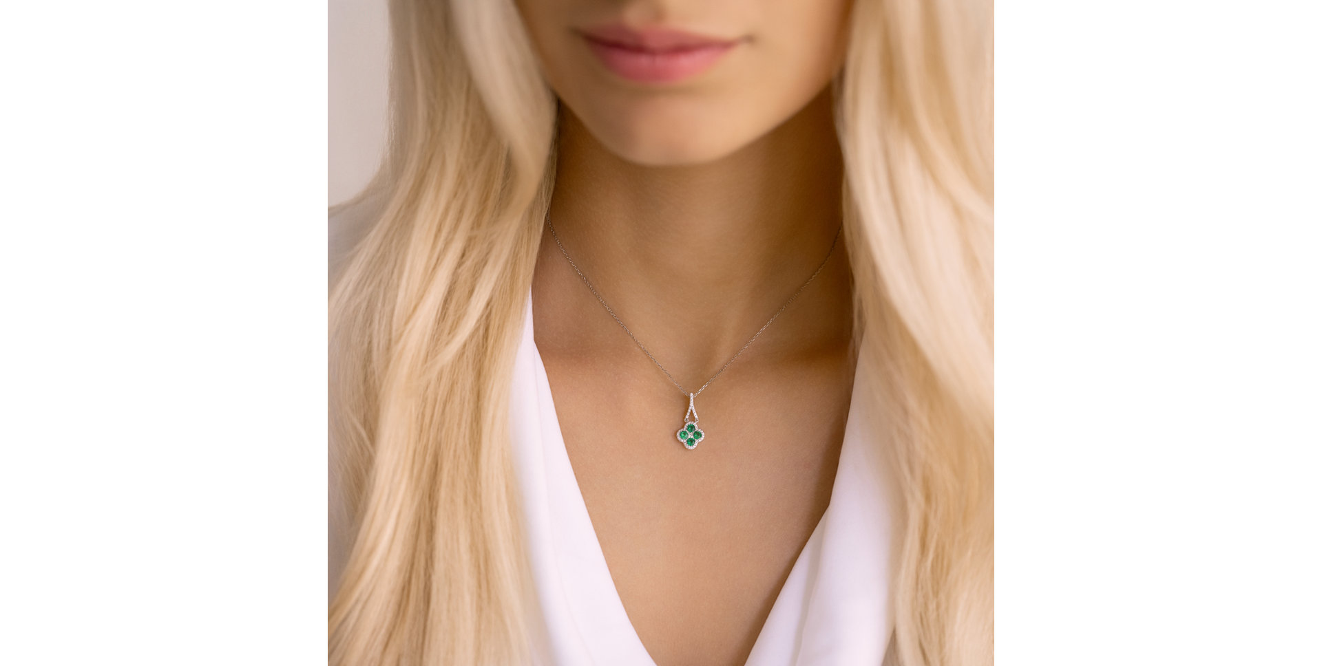 Diamond necklace with Emerald The Clover Blossom
