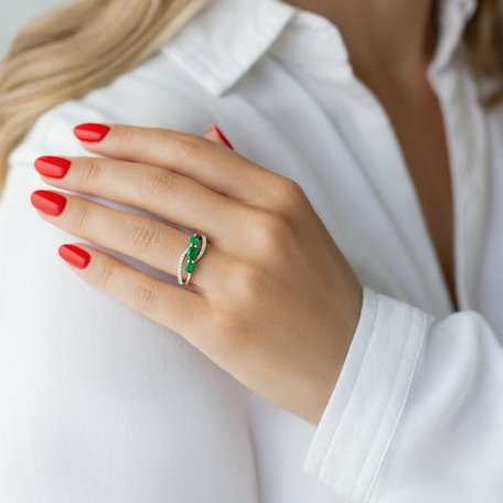 Diamond ring with Emerald Evangeline