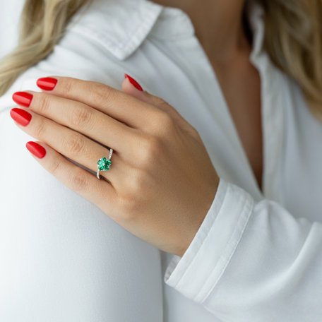 Diamond ring with Emerald Magic Daisy