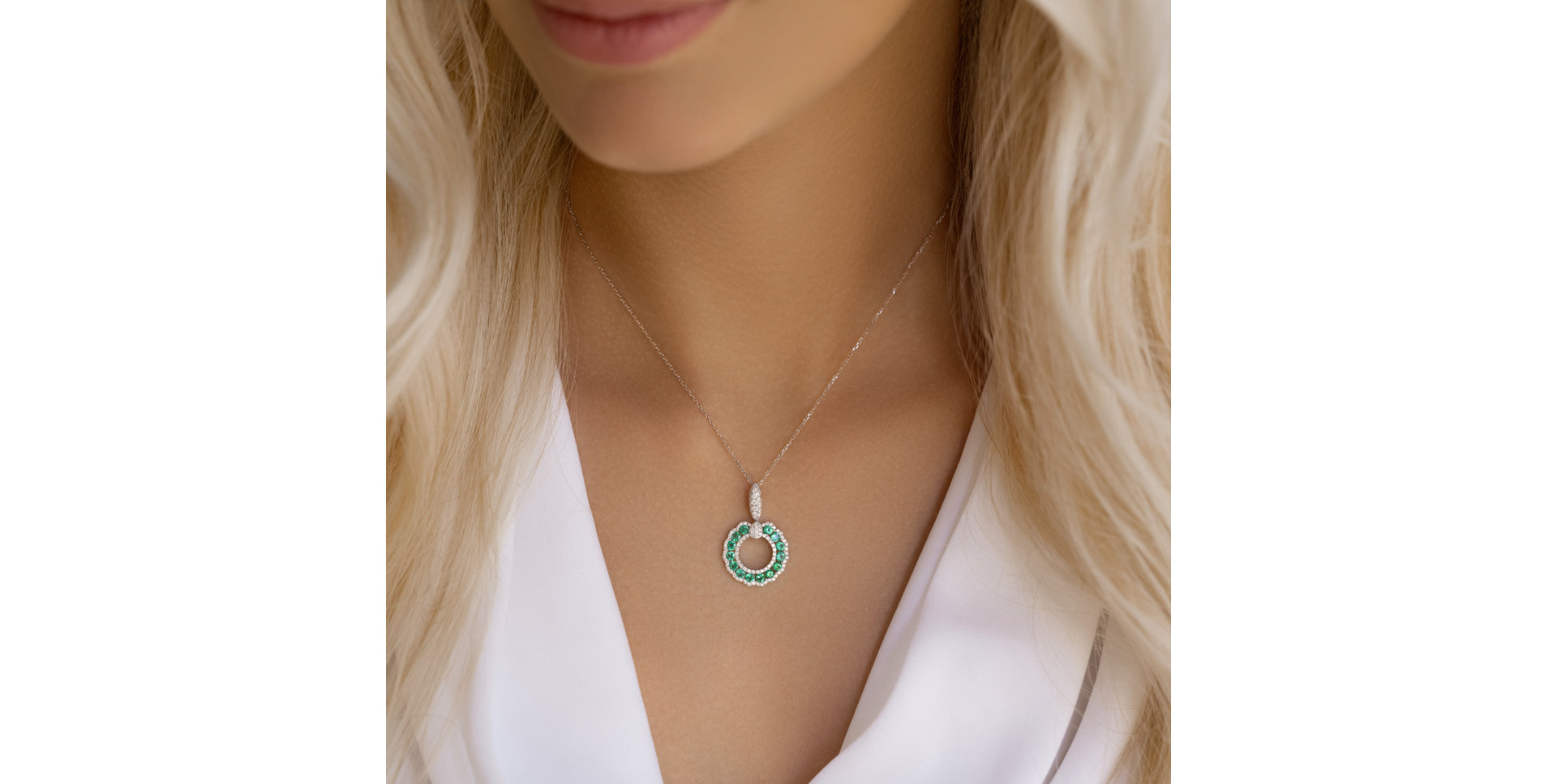 Diamond pendant with Emerald Halo of Frost