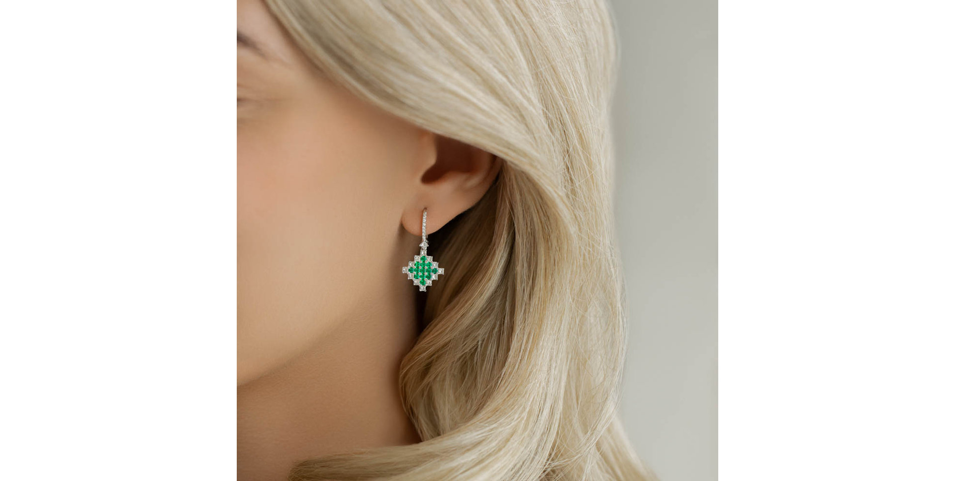 Diamond earrings and Emerald Dazzling Mesh