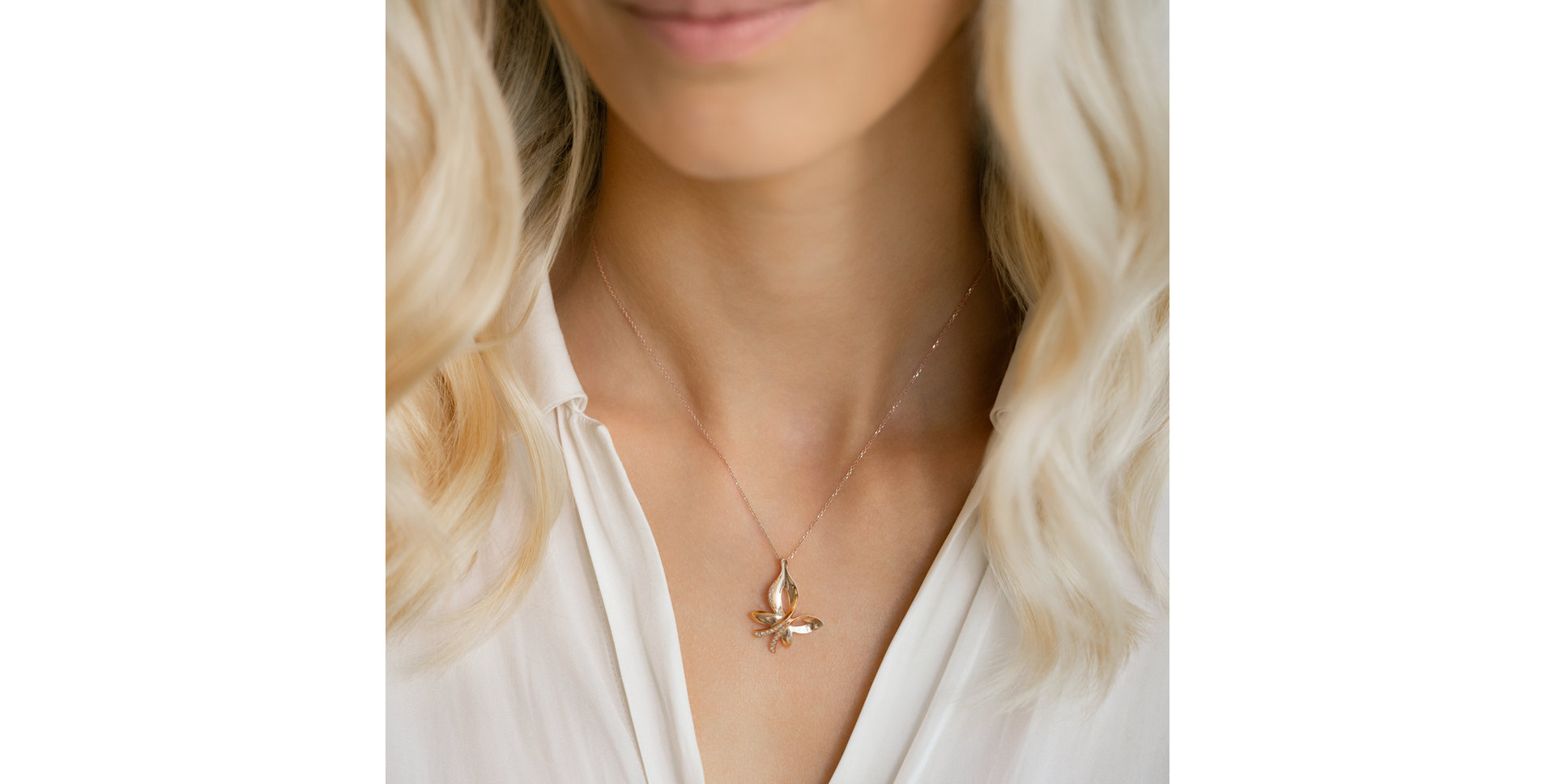 Diamond pendant Butterfly Kiss