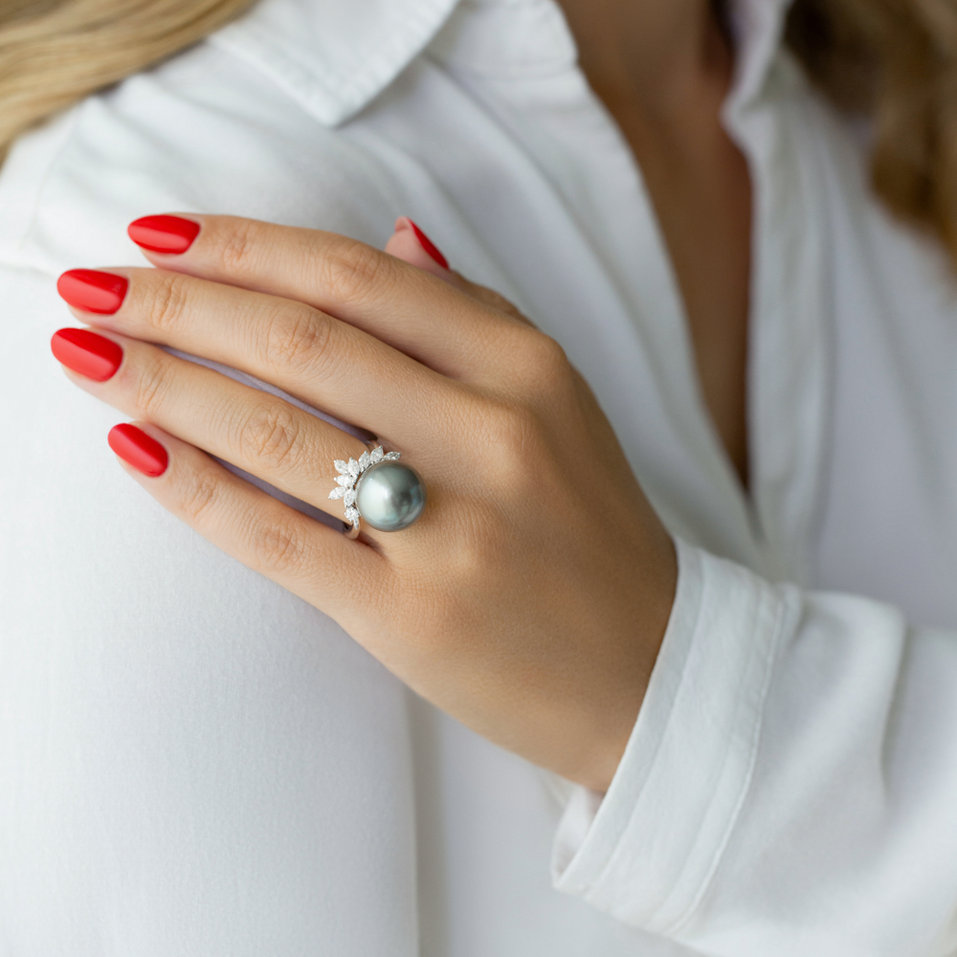 Diamond ring with Pearl Pearl Eminence