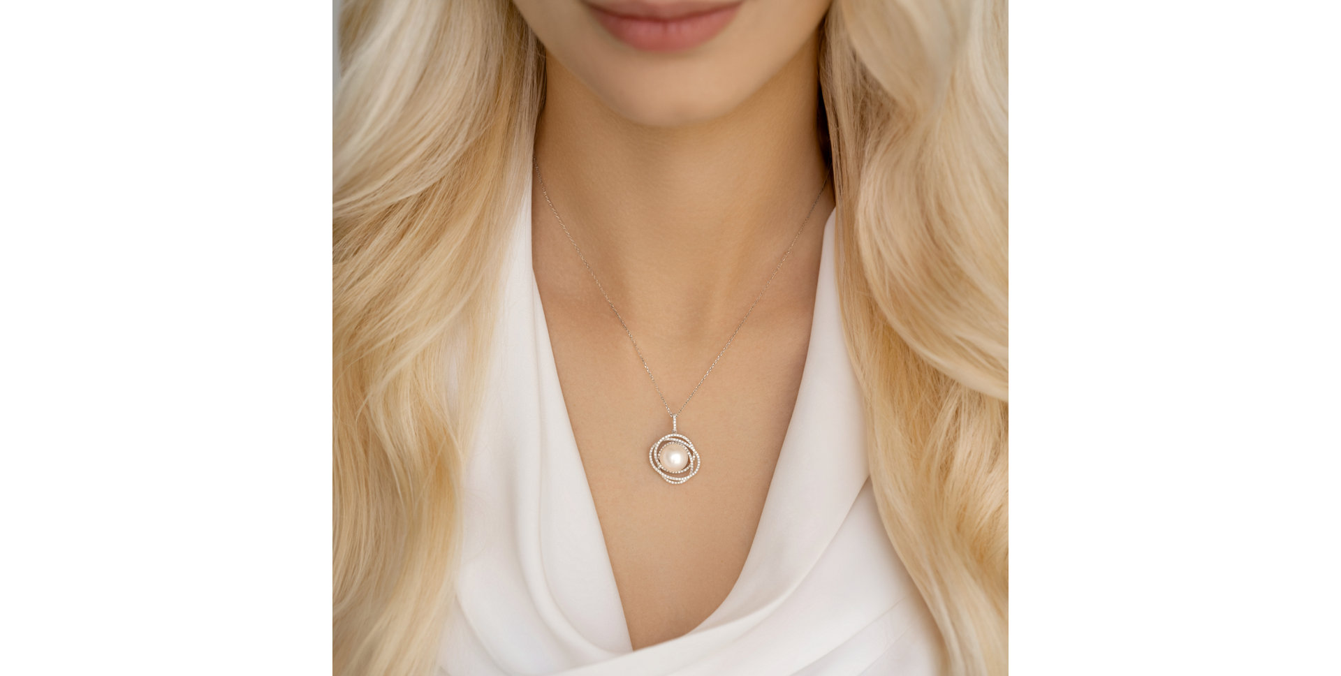 Diamond pendant with Pearl Galaxy of the Seas