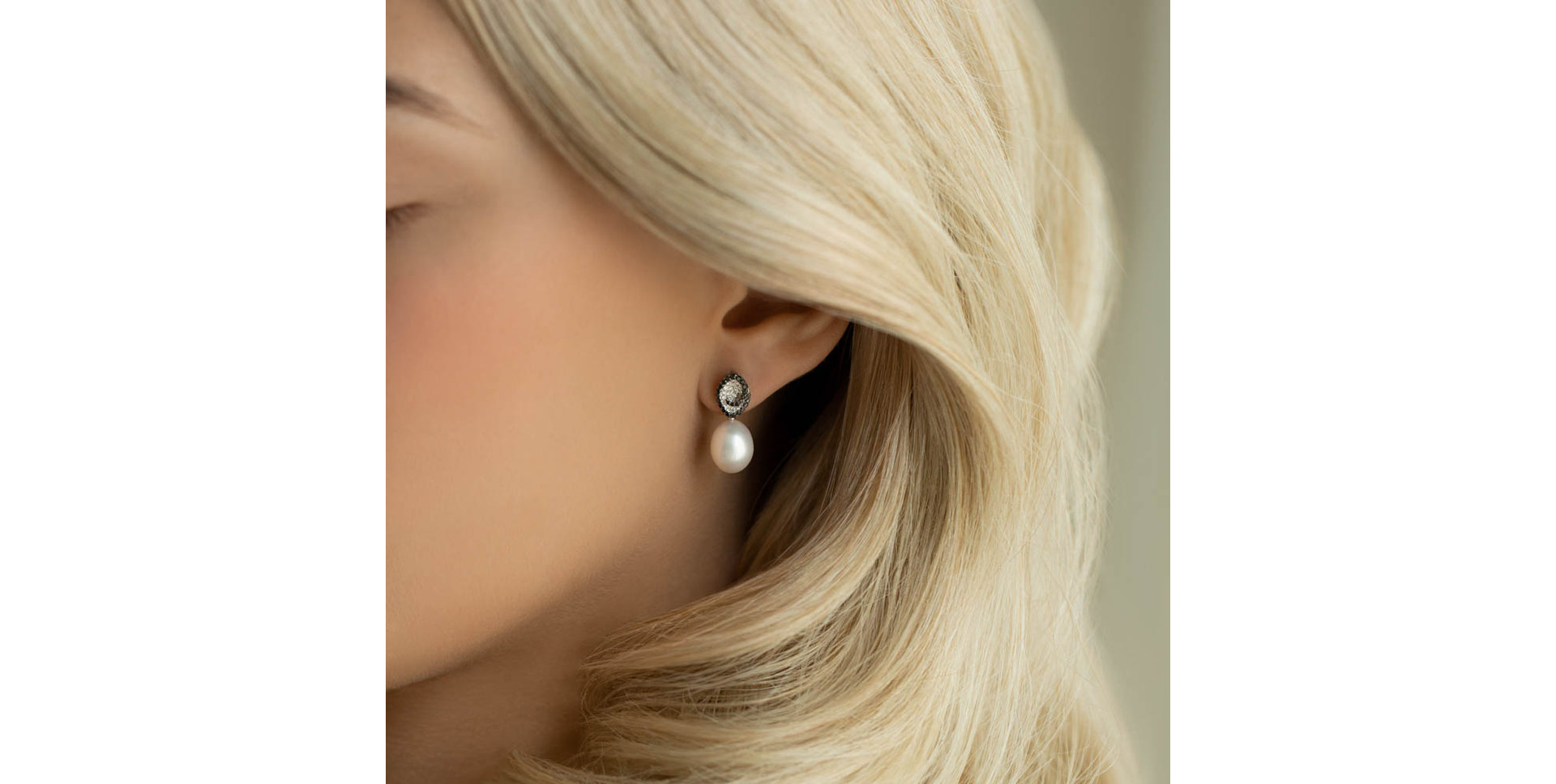 Earrings with black and white diamonds and Pearl Enchanted Tides