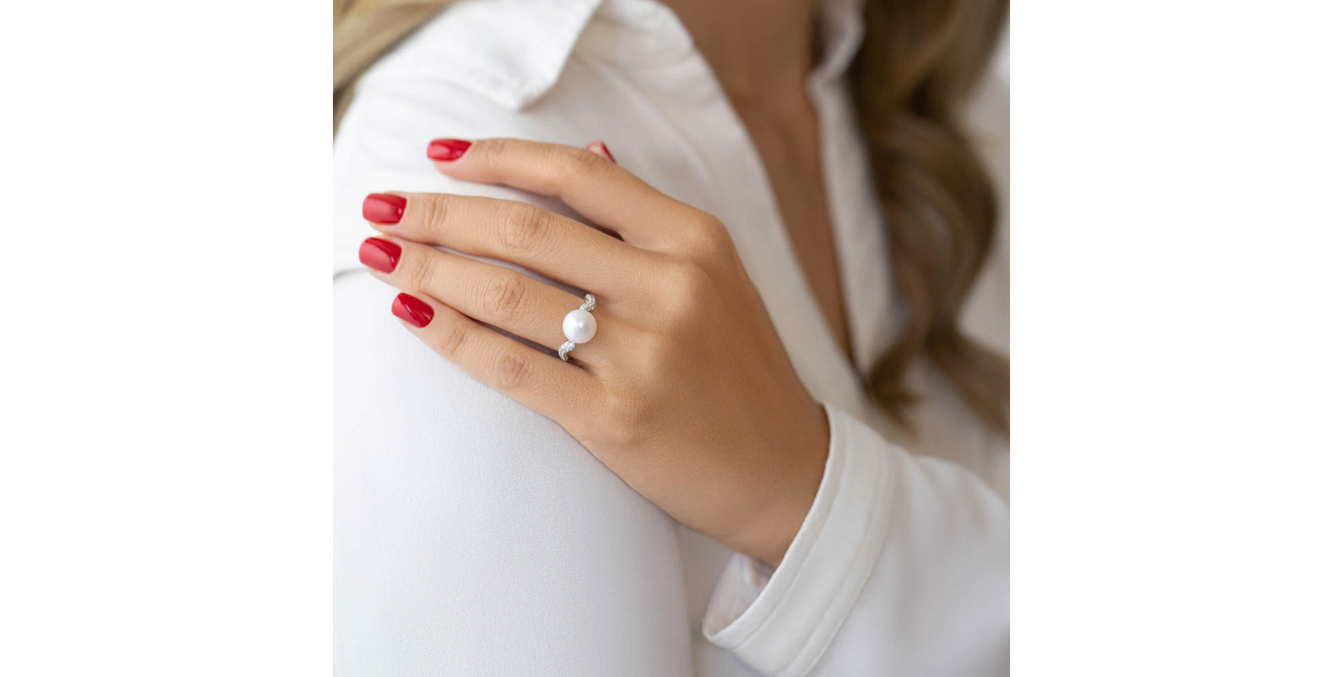 Diamond ring with Pearl Purity of Water