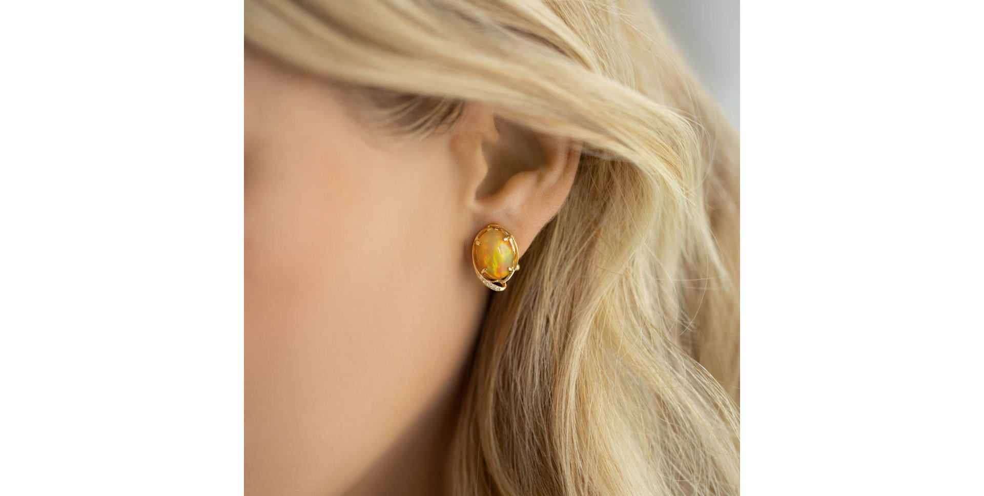 Diamond earrings with Opal Sybil