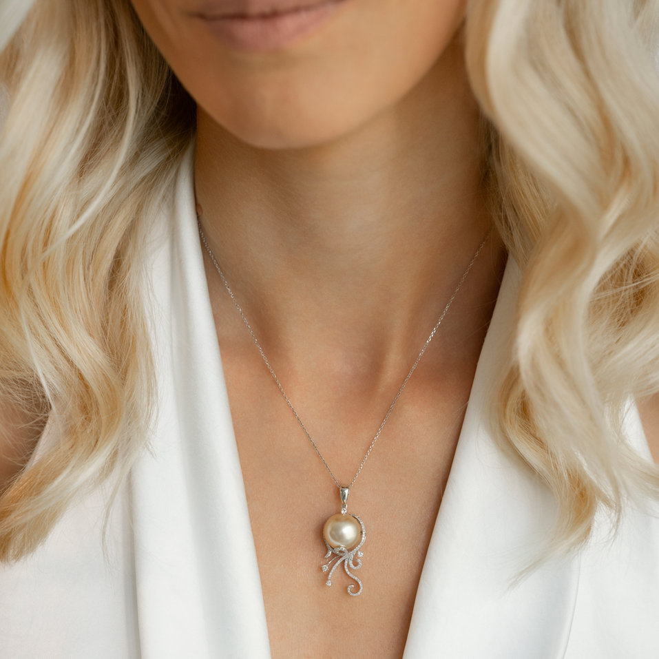 Diamond pendant with Pearl Duchess Ocean