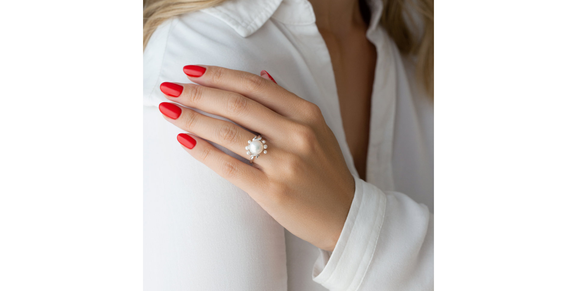 Diamond ring with Pearl Nymph Secret