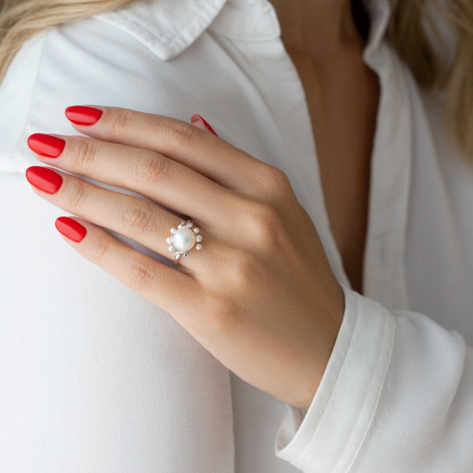 Diamond ring with Pearl Nymph Secret