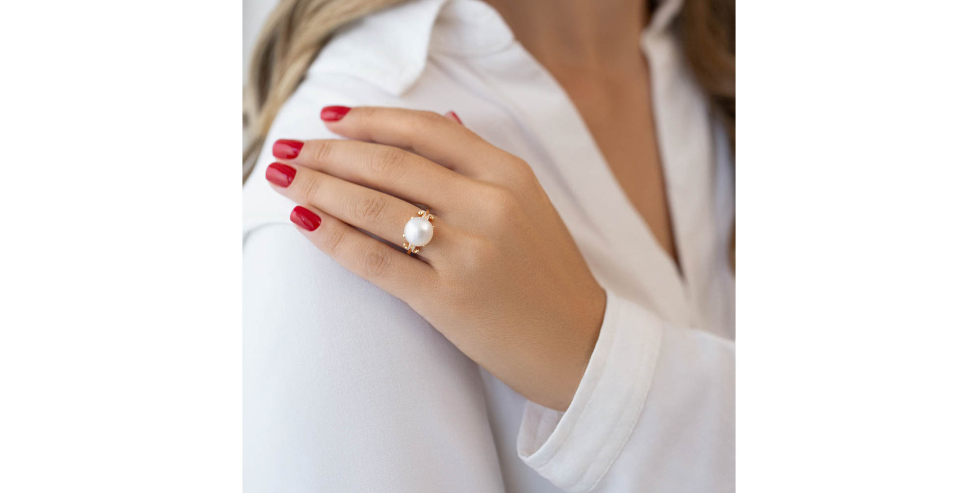Diamond ring with Pearl Tussaud