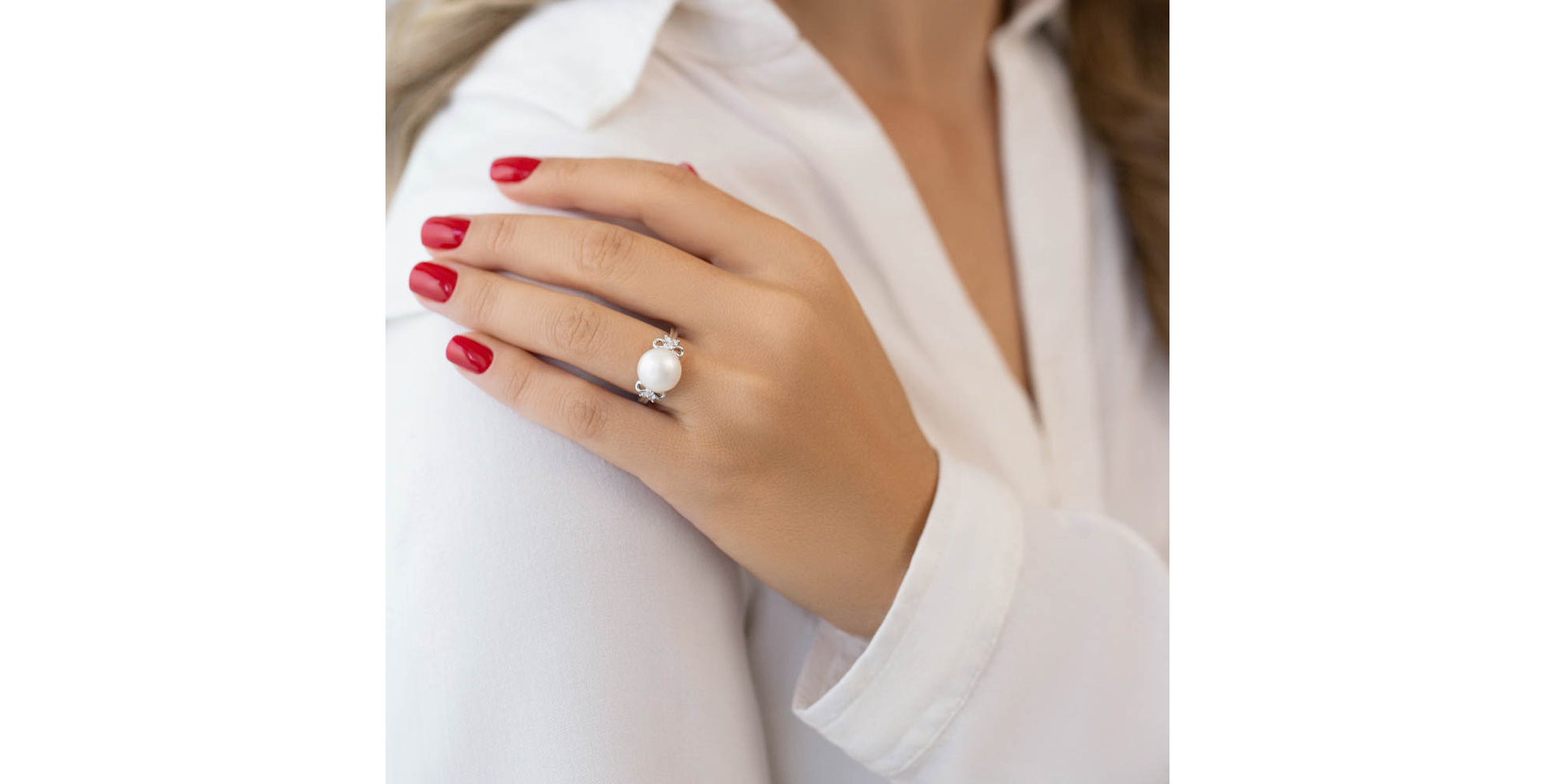 Diamond ring with Pearl Oadira