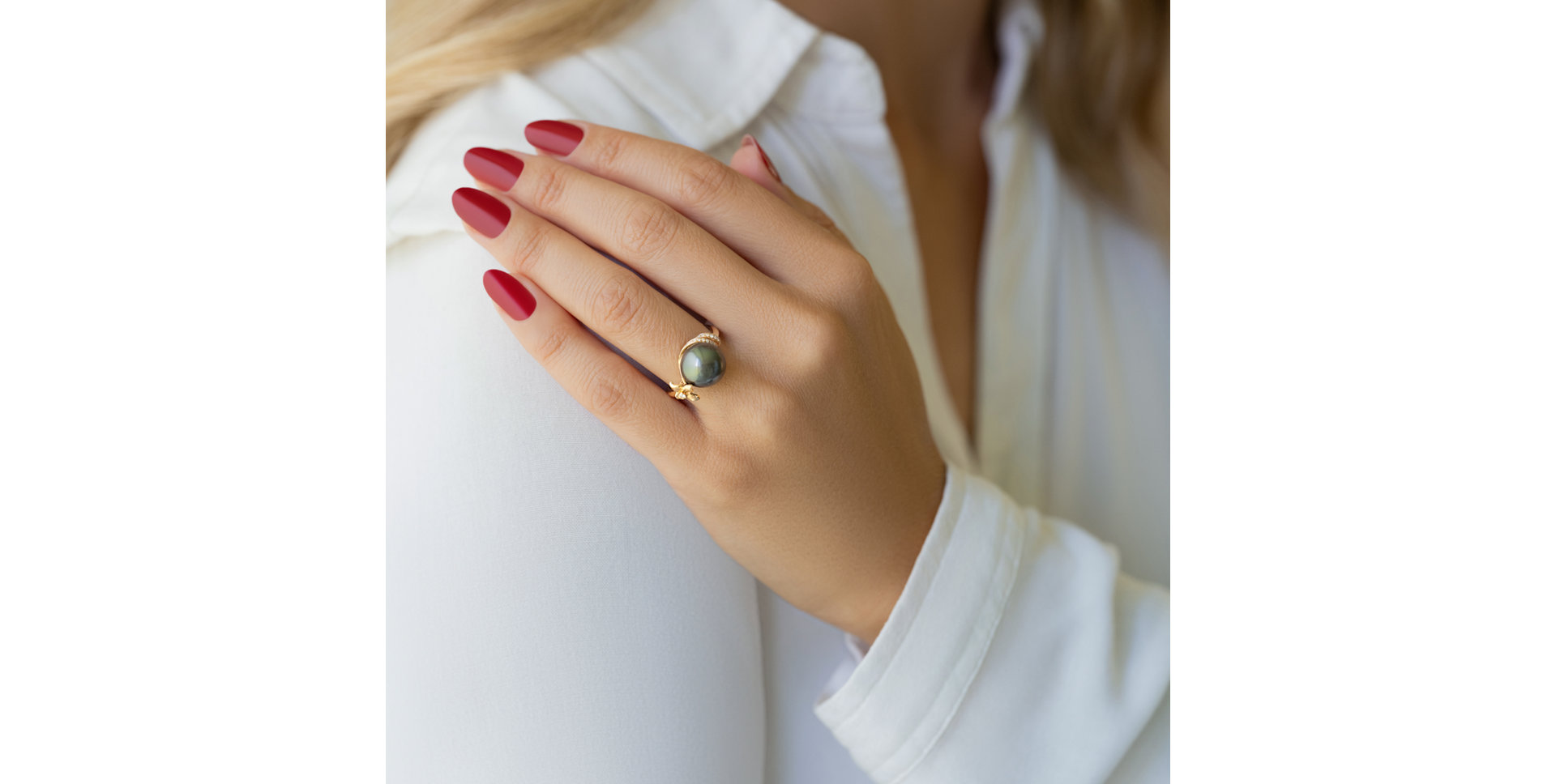 Diamond ring with Pearl Poseidons Night