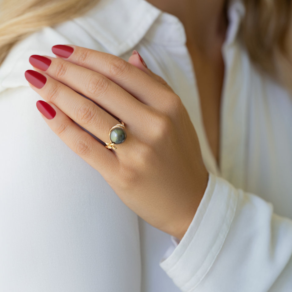 Diamond ring with Pearl Poseidons Night